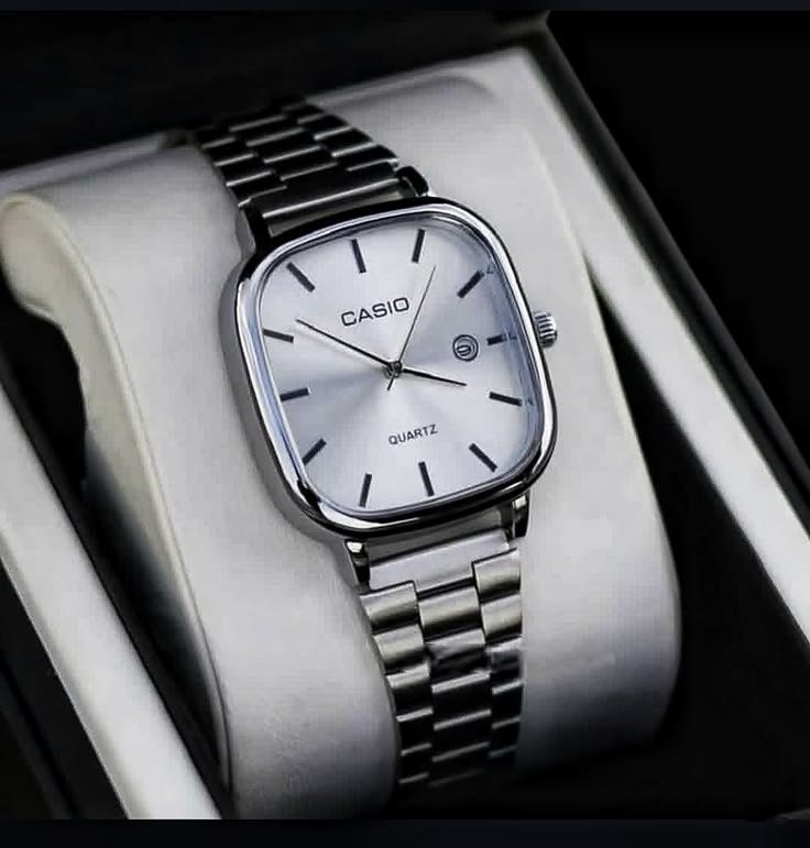square silver casio – minimal trend essential